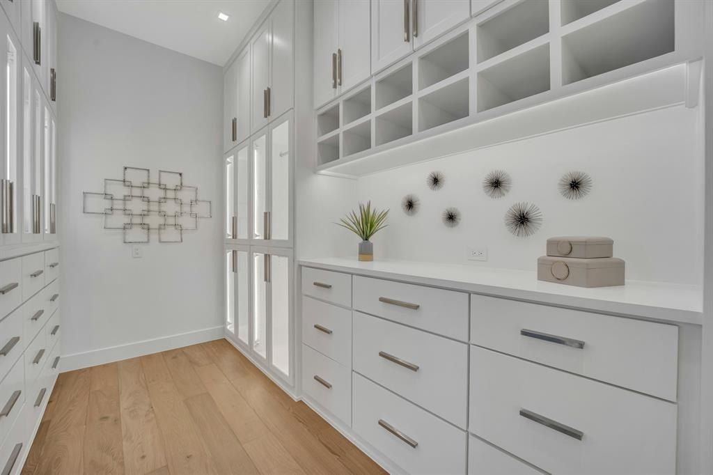 5625 Winnie Drive. Colleyville, TX 76034