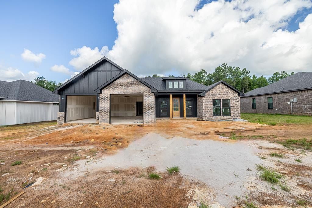 160 Rock Creek. Nacogdoches, TX 75965