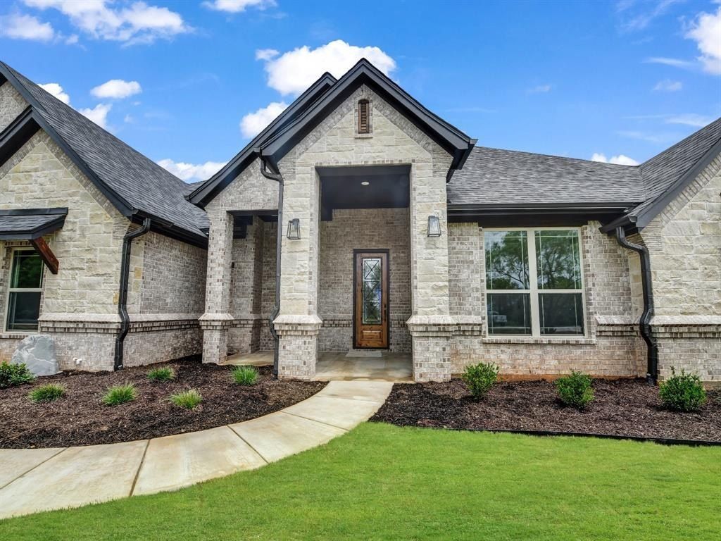 1040 Arbor Vista Drive. Azle, TX 76020