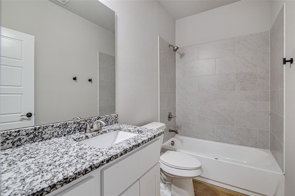 2513 Birdell Court. Fort Worth, TX 76105