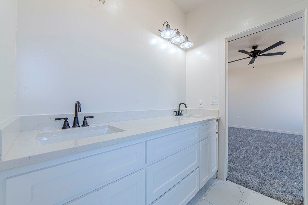 1712 E Main St. Brownfield, TX 79316