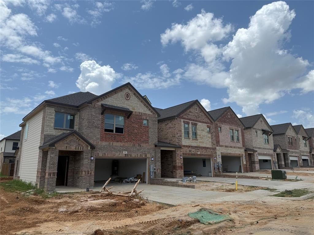 124 Homes Drive. Grand Prairie, TX 75050