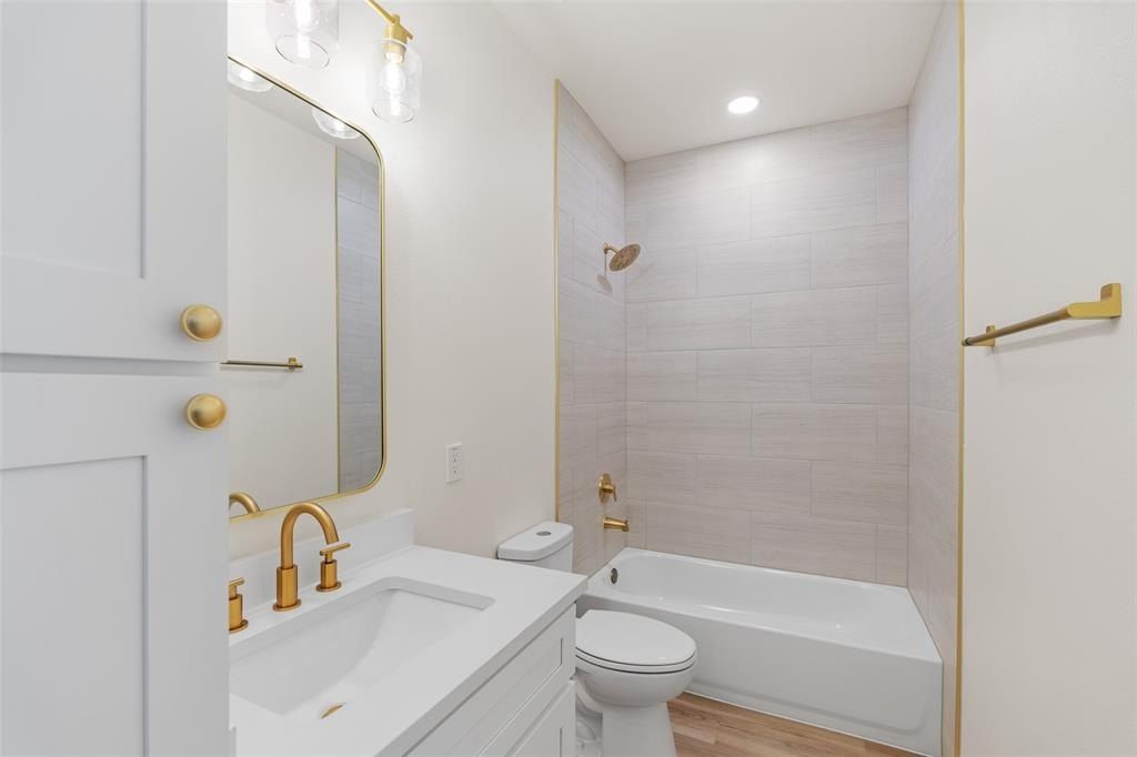 1610 Cheyenne Trail. Granbury, TX 76048