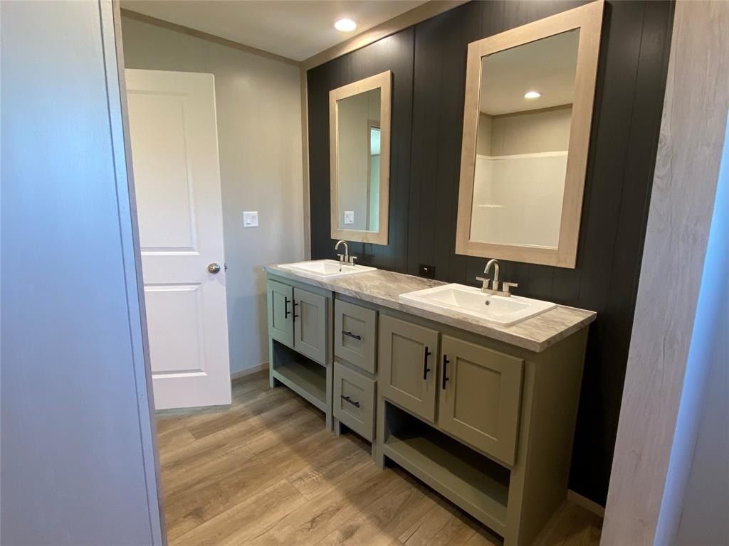 7740 Nw County Road 1200. Barry, TX 75102