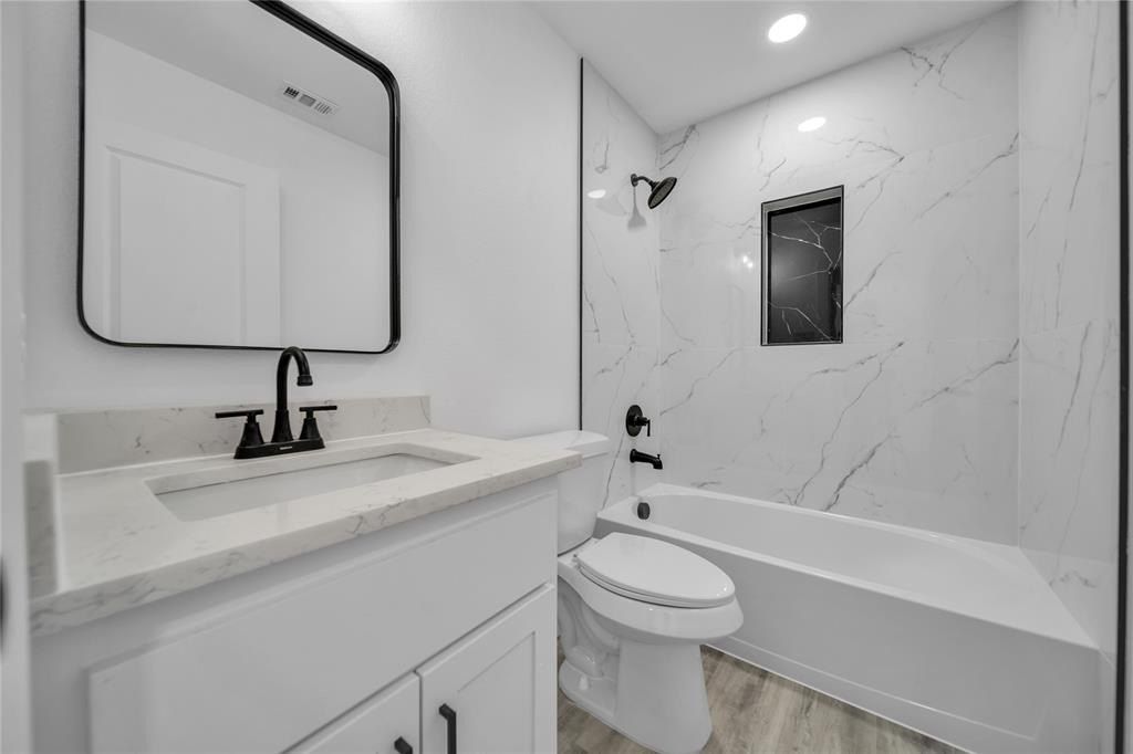 702 W Rochester Street. Terrell, TX 75160