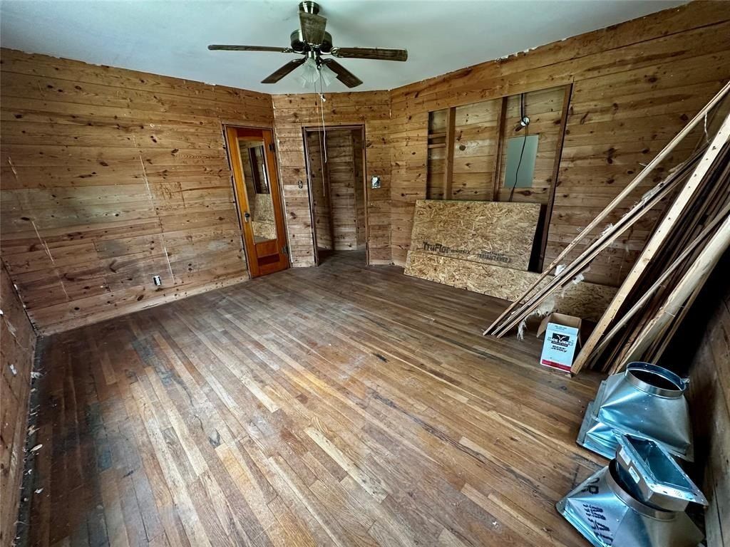 106 N Donald Street. Seymour, TX 76380