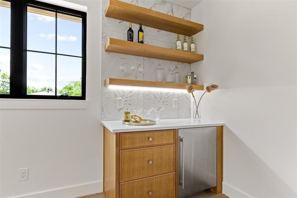 6446 Lange Circle. Dallas, TX 75214