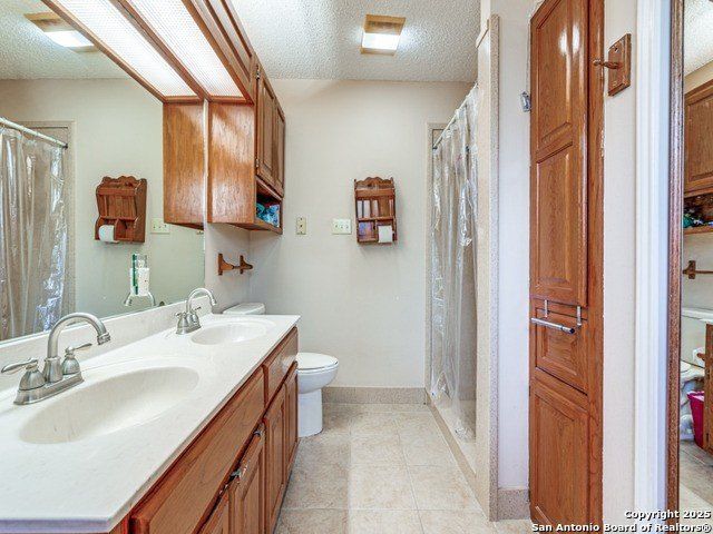 1026 Eagle Creek. Floresville, TX 78114