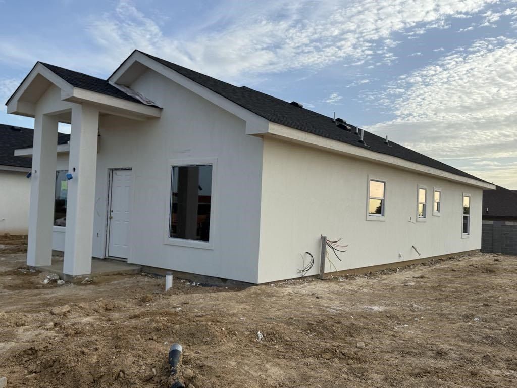 2808 Adamsville. Laredo, TX 78046