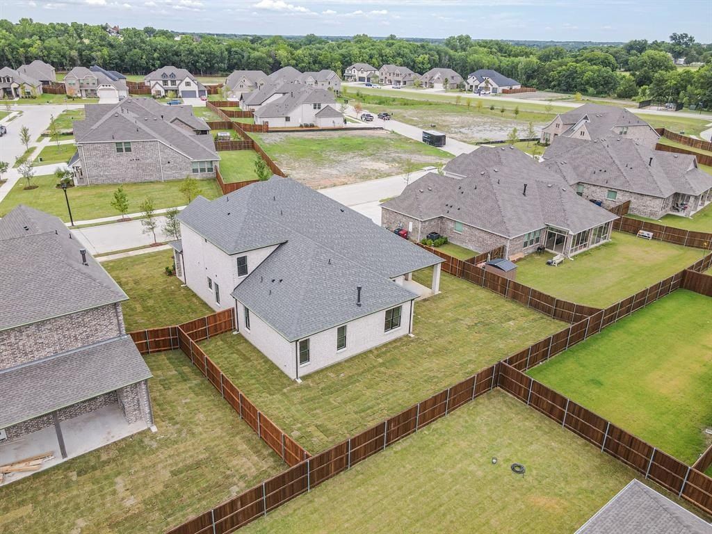 1323 Selby Road. Van Alstyne, TX 75495