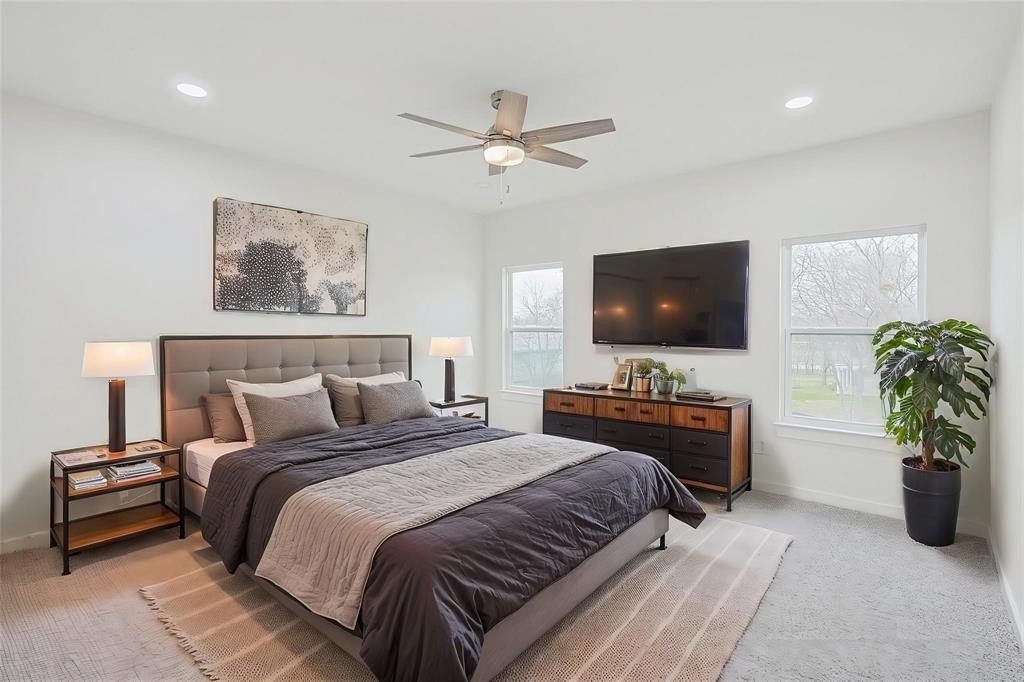 315 Lois Street. Roanoke, TX 76262