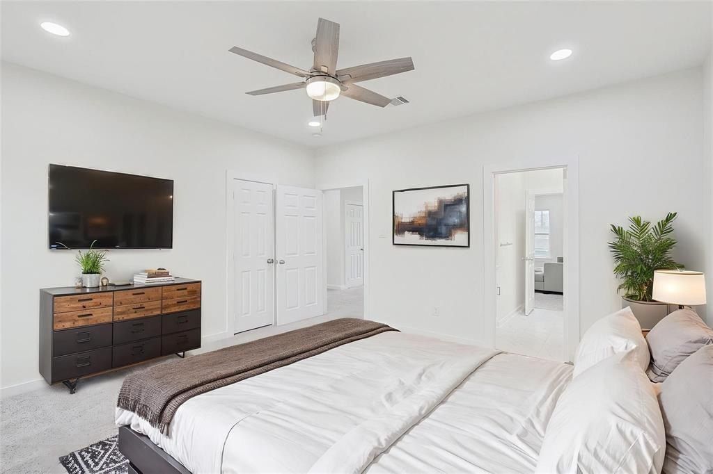 315 Lois Street. Roanoke, TX 76262