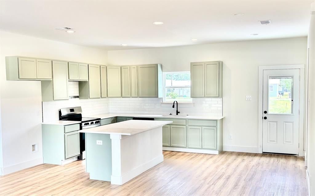 104 Magnolia Street. Lone Oak, TX 75453