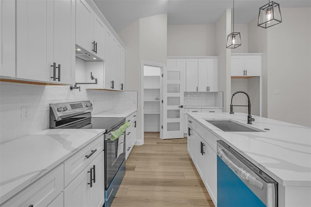 5208 Cox Street. Fort Worth, TX 76105