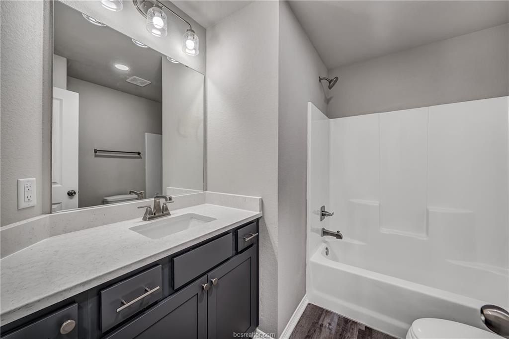 1215 High Street. Navasota, TX 77868