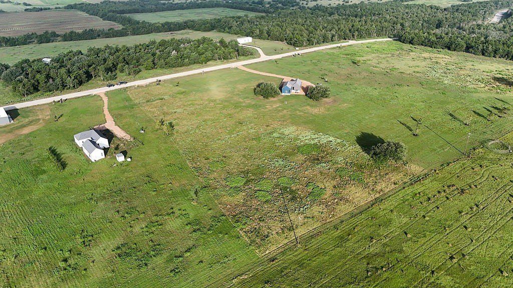 334 Vineyard View Trail. Carmine, TX 78932