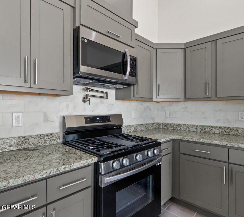 12649 Fredericksberg Avenue. Horizon City, TX 79928