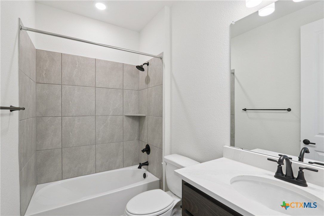 156 Antoinette Way. San Marcos, TX 78666
