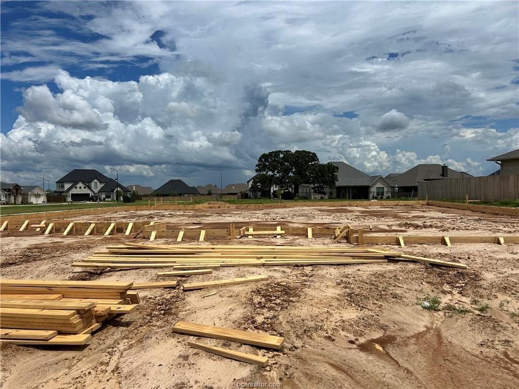 2307 Terrapin Trail. College Station, TX 77845