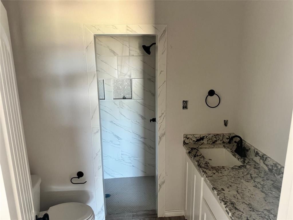 125 Agnes Circle. Springtown, TX 76082