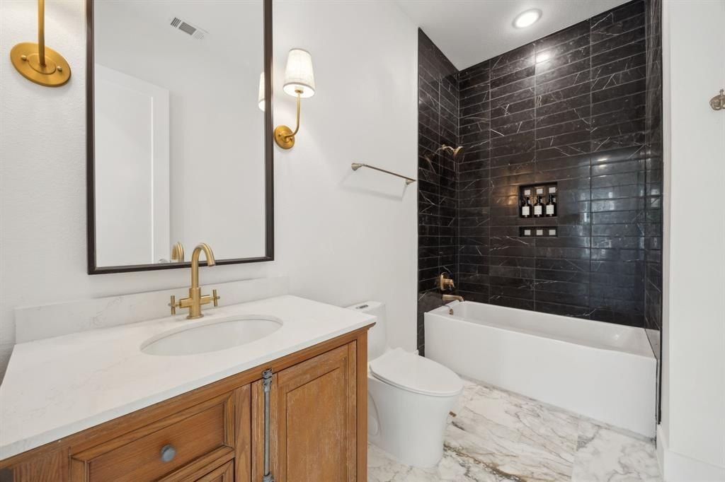 2016 Portofino Drive. Rockwall, TX 75032