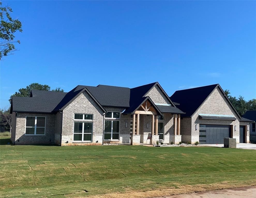 2300 Candlestick Drive. Granbury, TX 76049