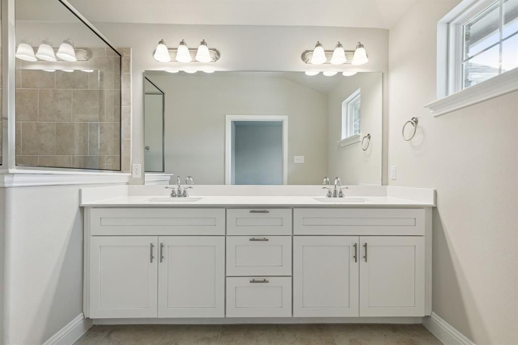 589 Hutchinson Lane. Lewisville, TX 75077