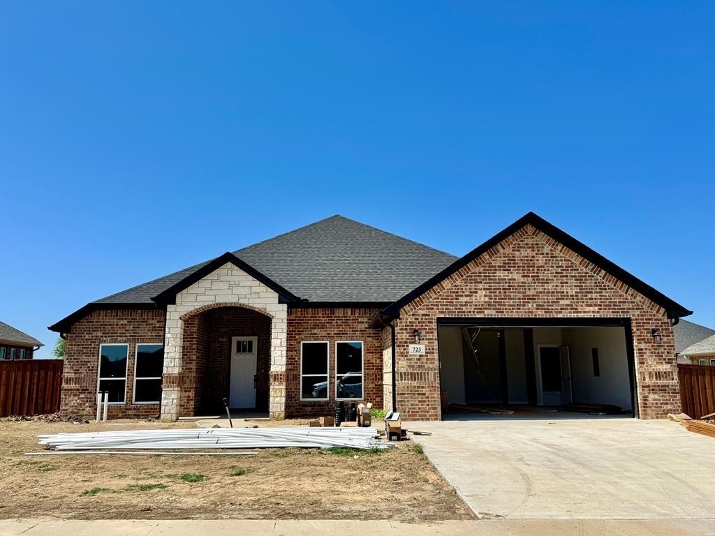 723 Cobblestone Cir. Mabank, TX 75147
