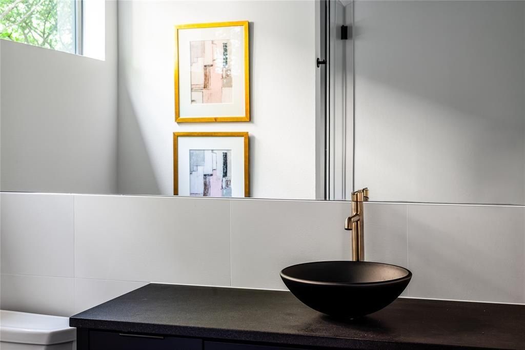 6906 Clayton Avenue. Dallas, TX 75214