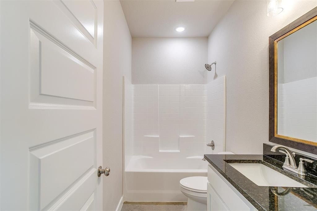 105 W Main Street. Rio Vista, TX 76093