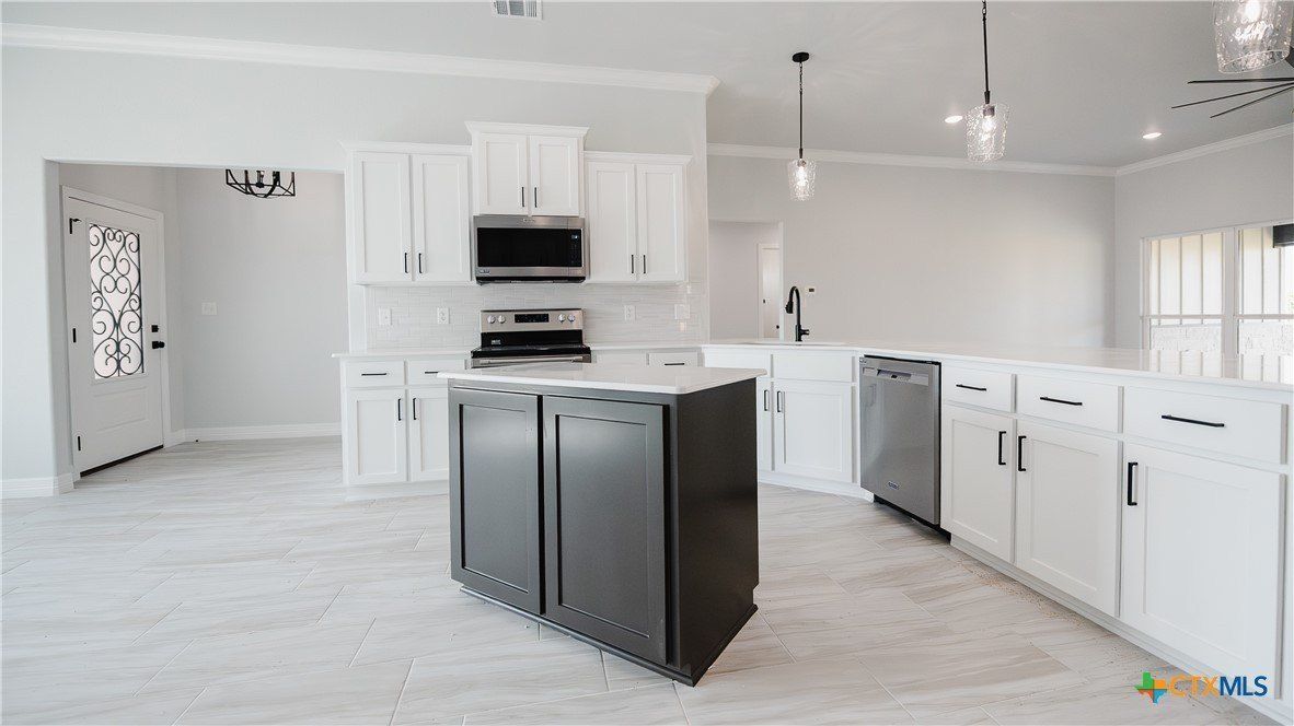 1321 Red Rock Road. Hewitt, TX 76643