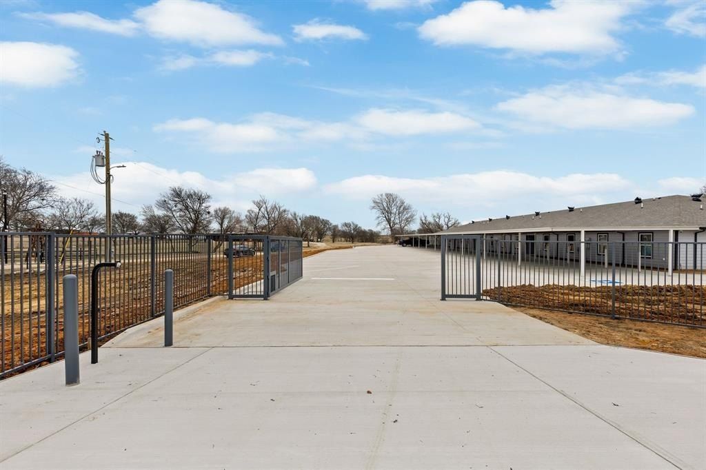 8092 County Road 604. Alvarado, TX 76009