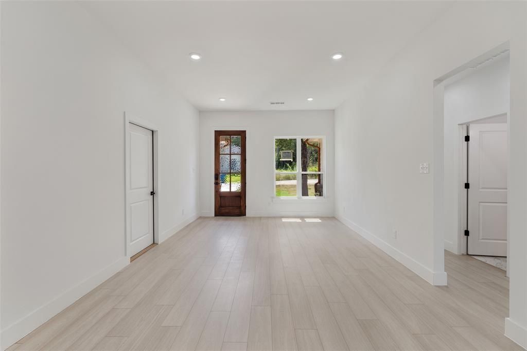 5809 Black Pine Circle. Granbury, TX 76048