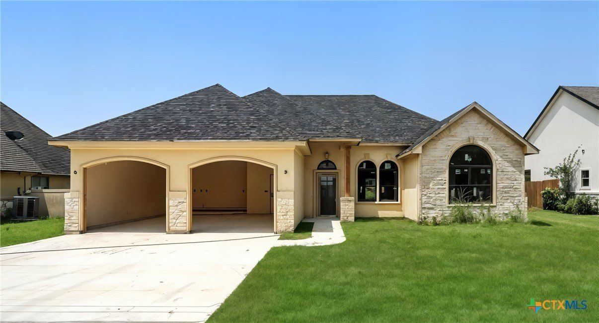 301 Live Oak. Gonzales, TX 78629