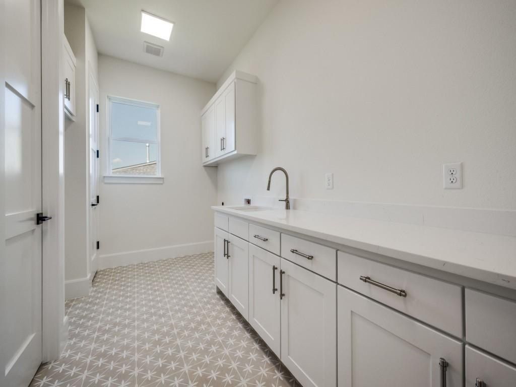 301 Fairmount. Denton, TX 76210