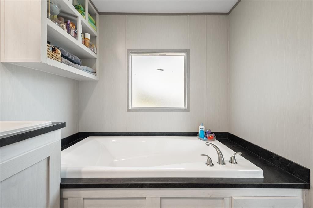 421 S Garitty Street. Frost, TX 76641