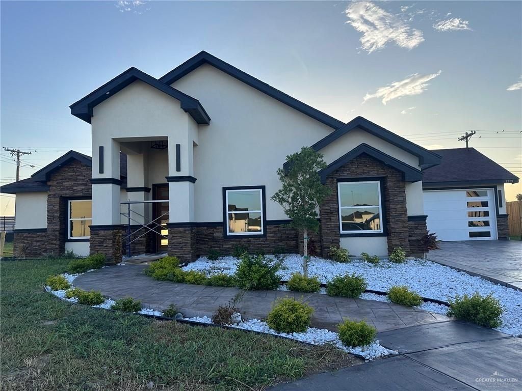 2209 N Gaytan Avenue. Edinburg, TX 78542