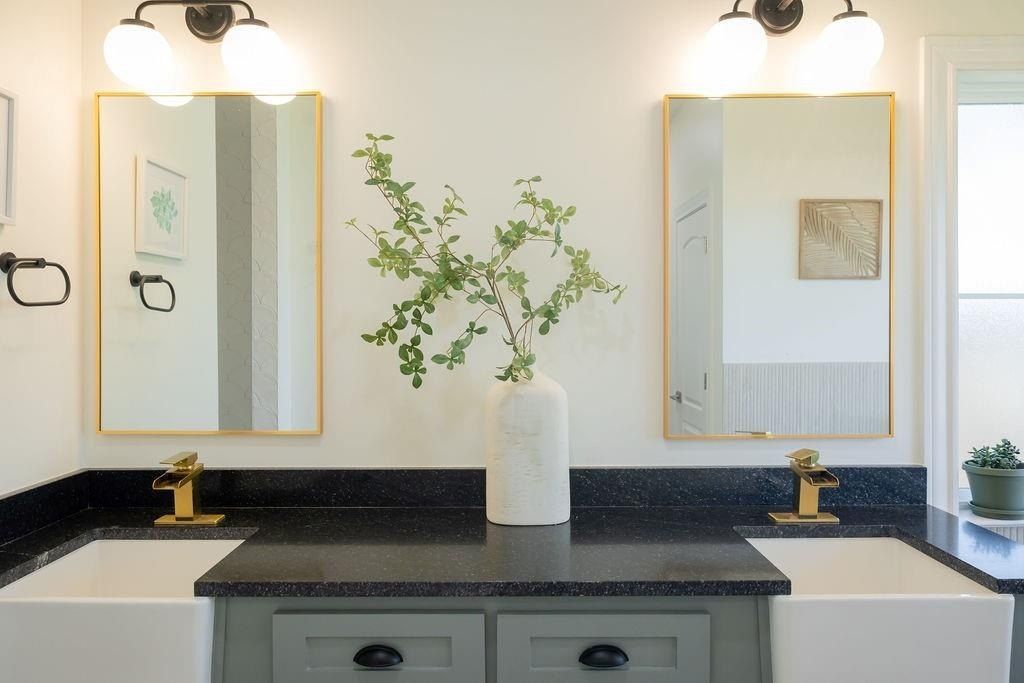 1132 Old Crawford Road. Crawford, TX 76638