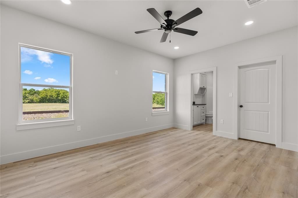 98 Arthur Avenue. McGregor, TX 76657