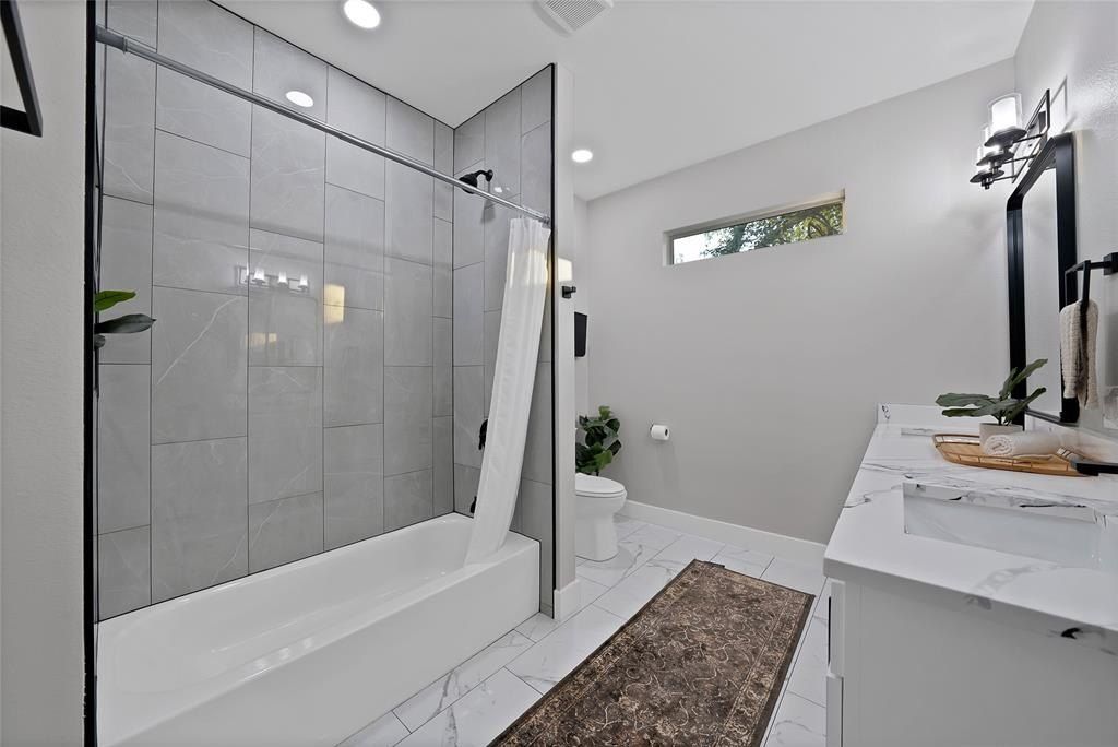 1911 UsHwy 69. Greenville, TX 75401