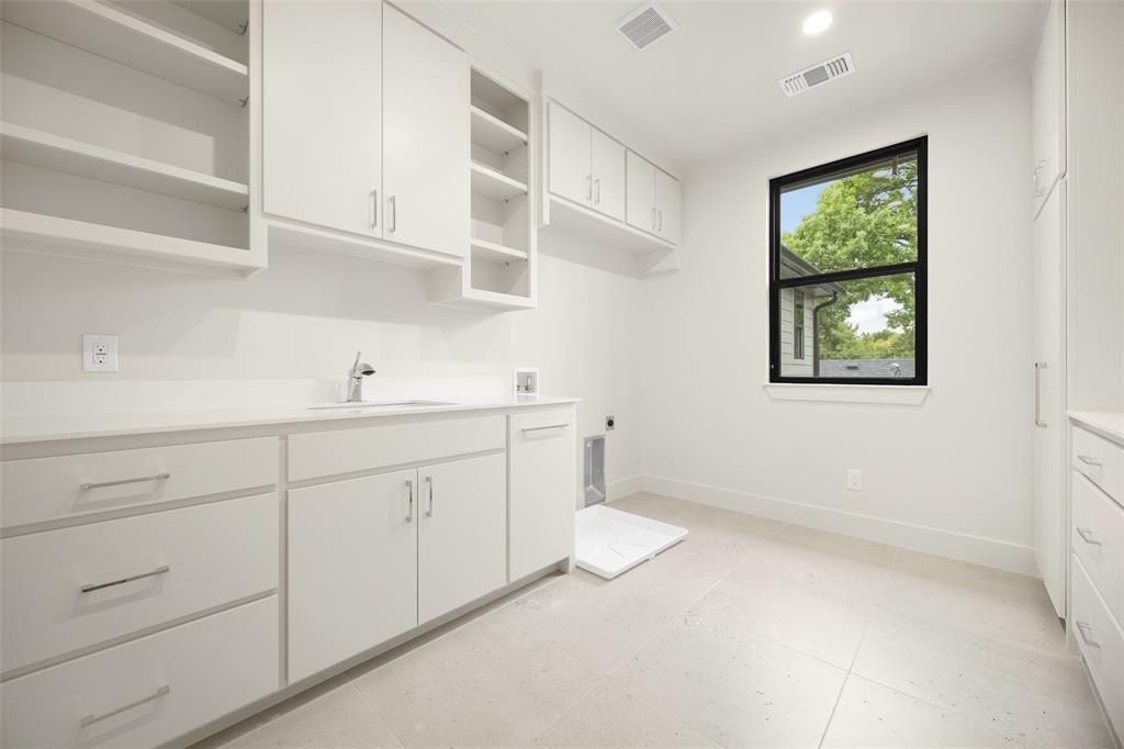 602 Coolair Drive. Dallas, TX 75218