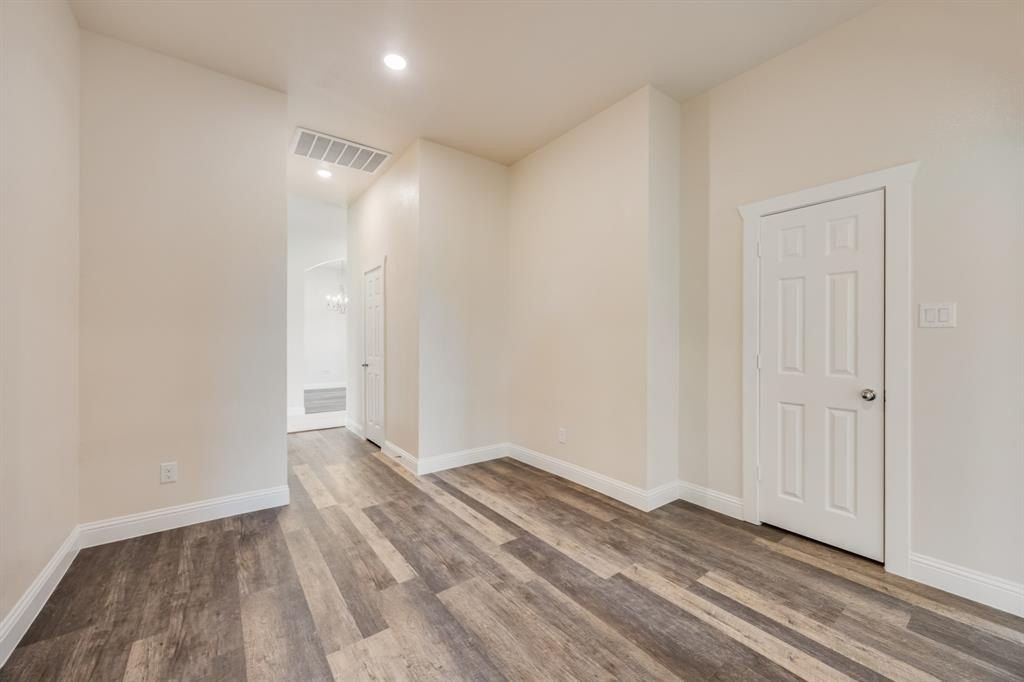 3334 Knight Street. Corsicana, TX 75110