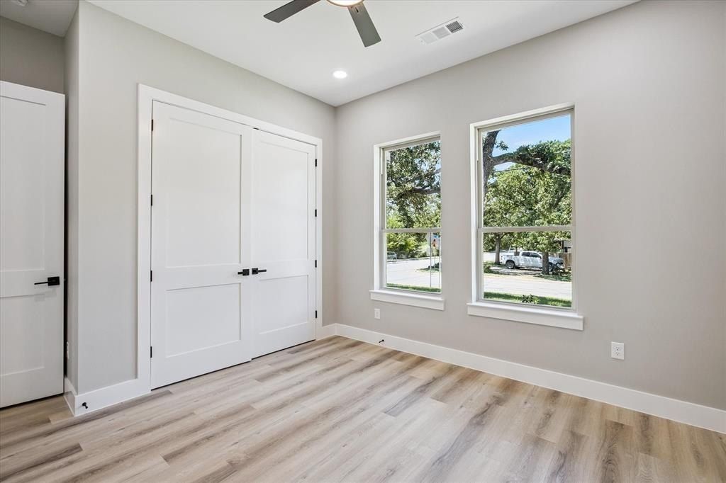 705 Ross Trail. Arlington, TX 76012