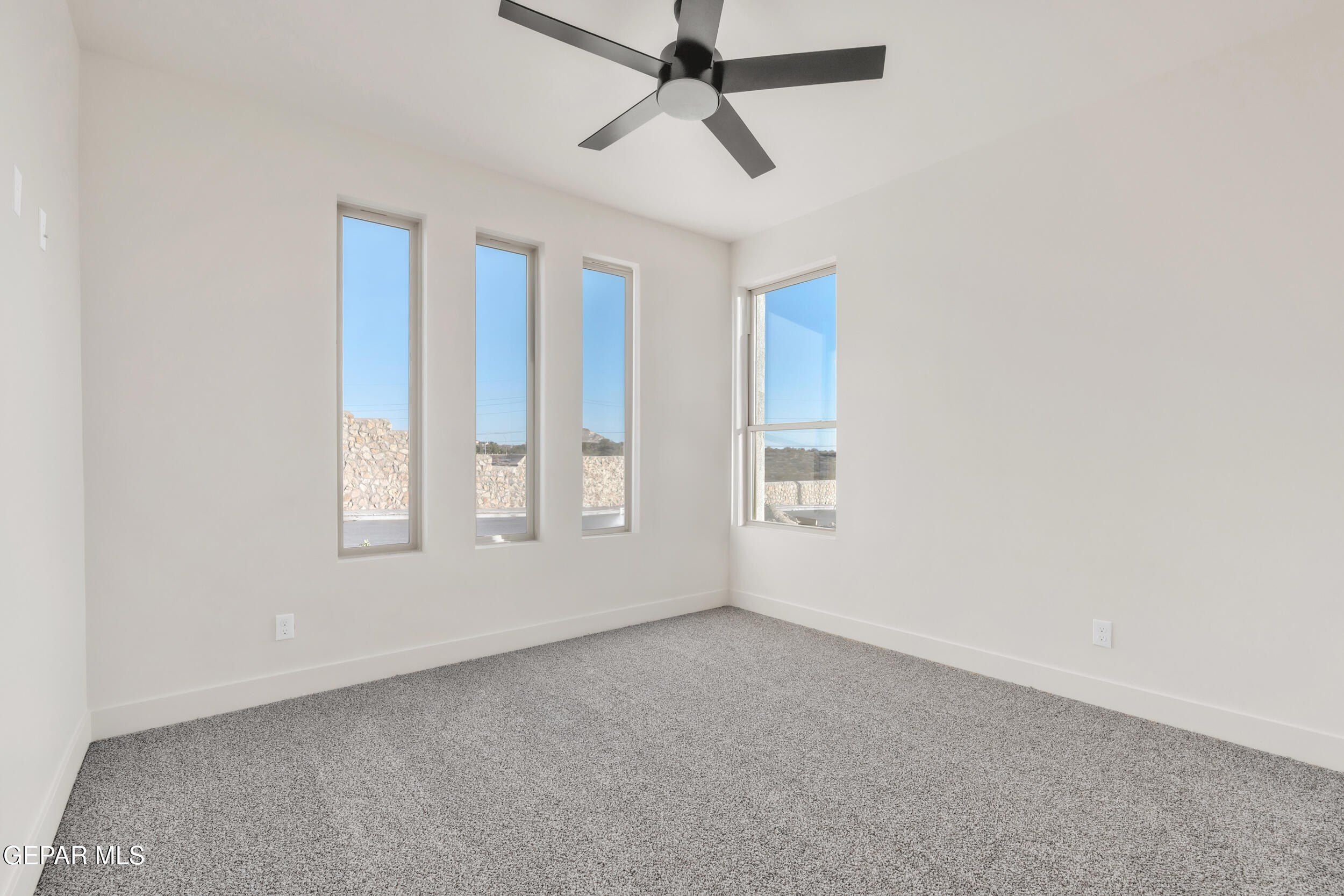 629 Paseo De La Reina Street. Horizon City, TX 79928