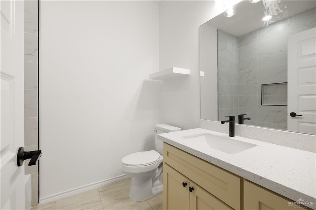 428 N Leon Avenue. Elsa, TX 78543