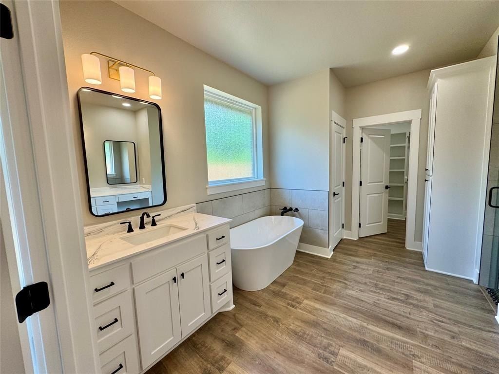 984 Mallard Drive. Lindale, TX 75771