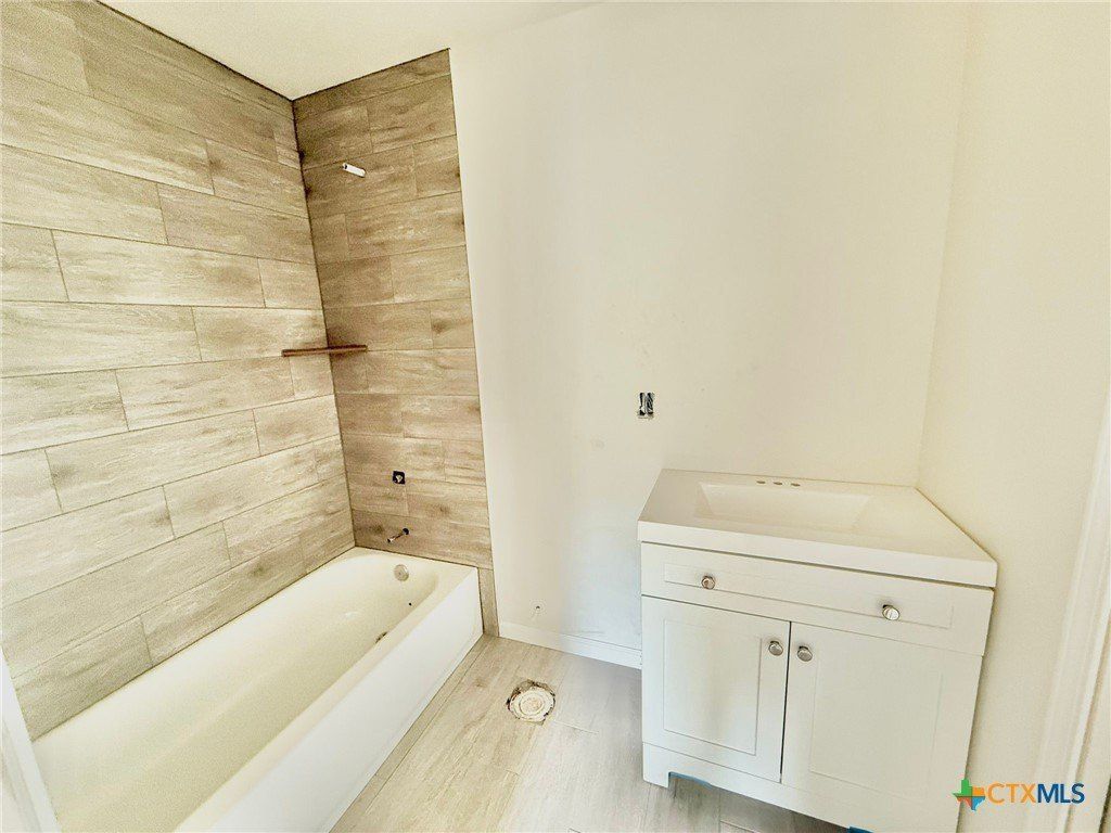 687 Burr Oak Lane. Canyon Lake, TX 78133