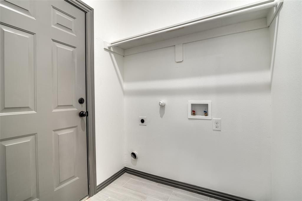 705 Lakeland Drive. West Tawakoni, TX 75474