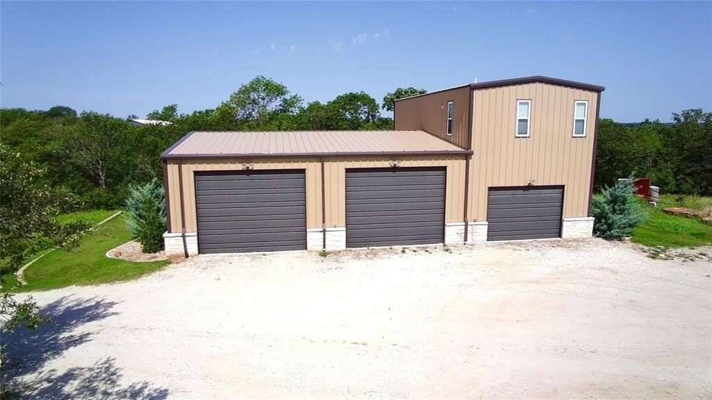 1085 Camp Howze Drive. Gainesville, TX 76240