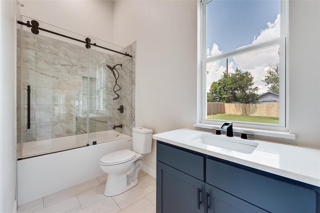 1209 Northview Drive. Waxahachie, TX 75165